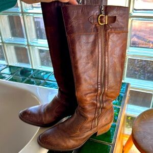 Born Tall Brown Leather Riding Boots withh Zioper.